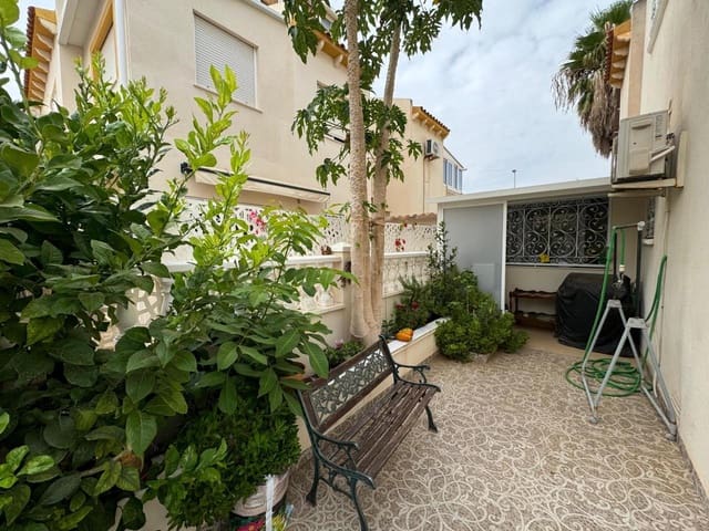 Chalet de 4 habitaciones en Dehesa de Campoamor, Orihuela en venta con piscina - 212.000 € (Ref: 9154834)