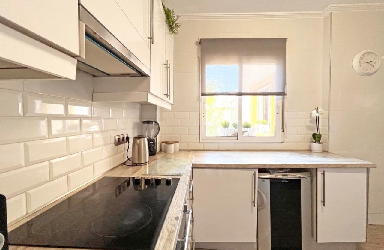 4 makuuhuone Huvila myytävänä paikassa La Zenia - 399 000 € (Ref: 9154843)