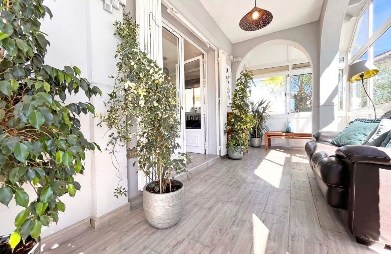 4 makuuhuone Huvila myytävänä paikassa La Zenia - 399 000 € (Ref: 9154843)