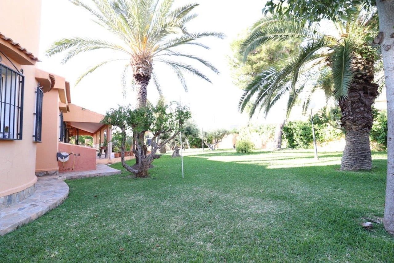 Chalet de 5 habitaciones en Torrevieja en venta - 780.000 € (Ref: 9154844)
