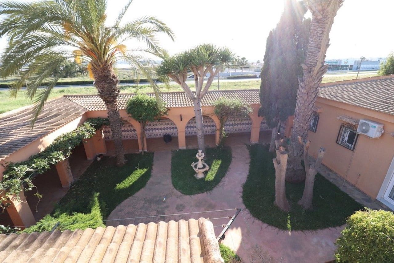 Chalet de 5 habitaciones en Torrevieja en venta - 780.000 € (Ref: 9154844)