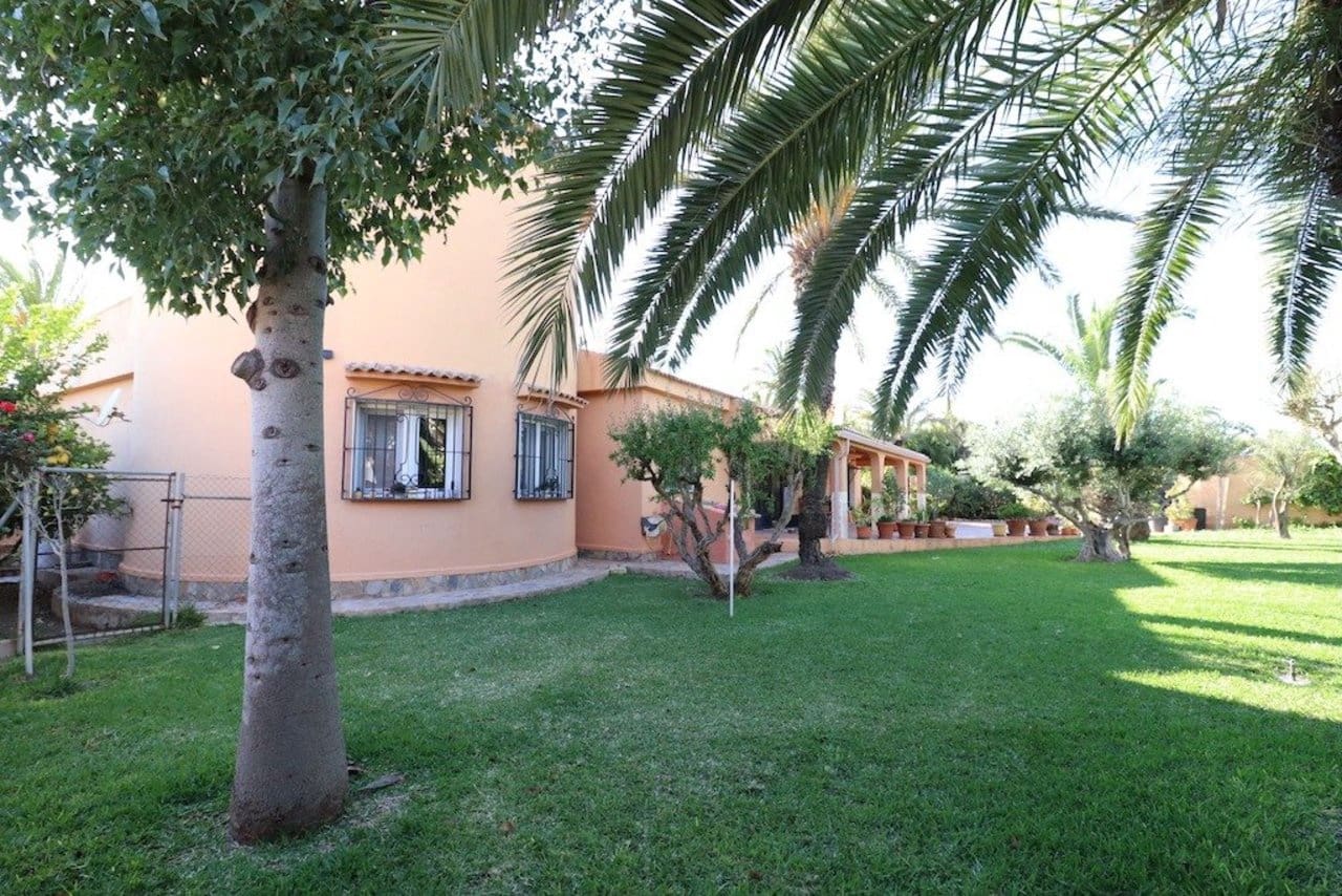 Chalet de 5 habitaciones en Torrevieja en venta - 780.000 € (Ref: 9154844)