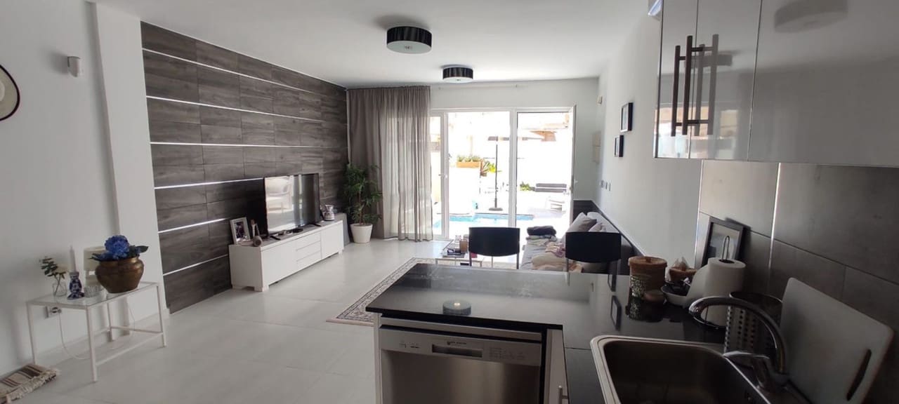 3 bedroom Villa for sale in Orihuela Costa - € 369,000 (Ref: 9154847)