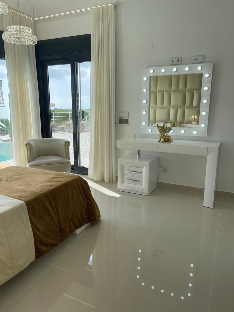 5 quarto Moradia para venda em San Miguel de Salinas com piscina - 995 000 € (Ref: 9154850)