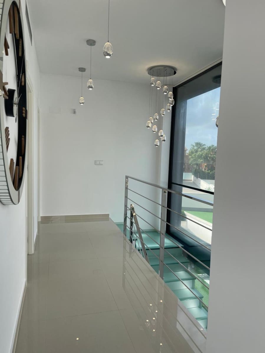 5 quarto Moradia para venda em San Miguel de Salinas com piscina - 995 000 € (Ref: 9154850)