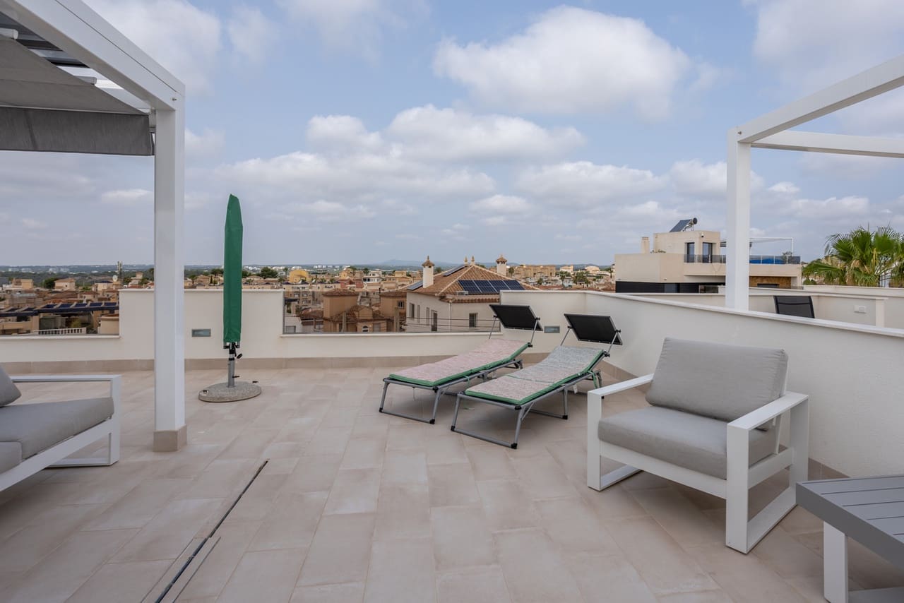 2 soveværelse Penthouse til salg i Villamartin med swimmingpool - € 315.000 (Ref: 9154857)