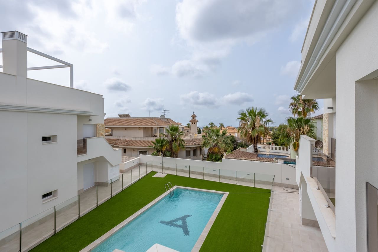 2 soveværelse Penthouse til salg i Villamartin med swimmingpool - € 315.000 (Ref: 9154857)