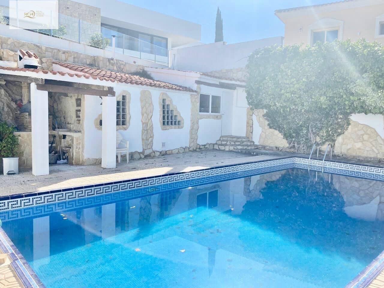 4 bedroom Townhouse for sale in Altea with pool - € 800,000 (Ref: 9154859)