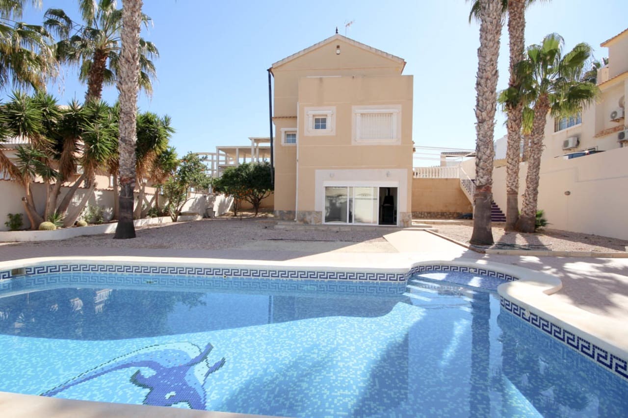 5 soveværelse Villa til salg i La Zenia - € 600.000 (Ref: 9154867)