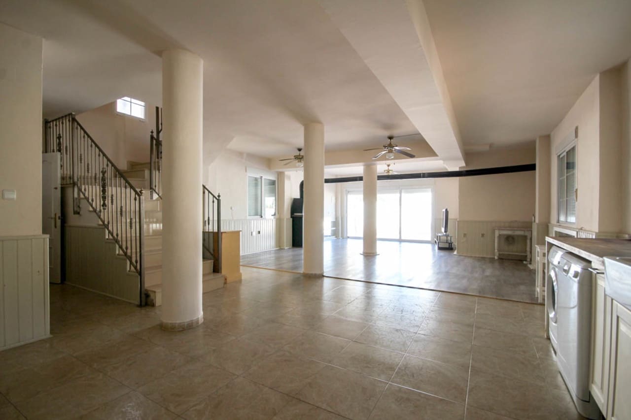 5 soveværelse Villa til salg i La Zenia - € 600.000 (Ref: 9154867)