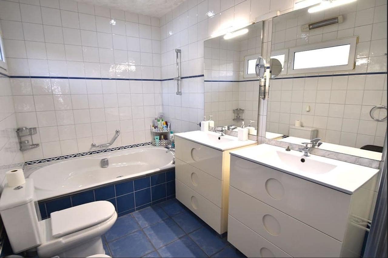 4 bedroom Villa for sale in Orihuela Costa with pool - € 795,000 (Ref: 9154885)