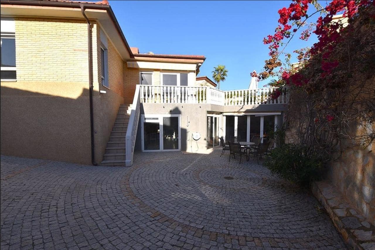 4 bedroom Villa for sale in Orihuela Costa with pool - € 795,000 (Ref: 9154885)