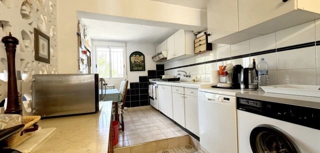 7 bedroom Villa for sale in Dehesa de Campoamor, Orihuela - € 899,000 (Ref: 9154891)