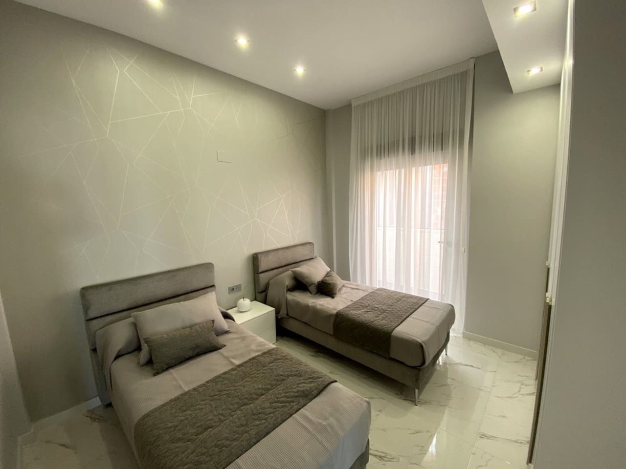 5 bedroom Villa for sale in Orihuela Costa with pool - € 499,000 (Ref: 9154913)