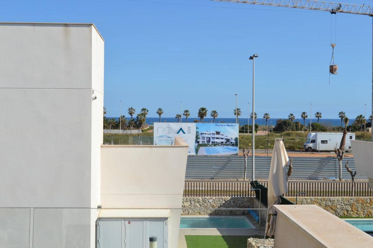 Chalet de 3 habitaciones en Pilar de la Horadada en venta con piscina - 459.000 € (Ref: 9154924)