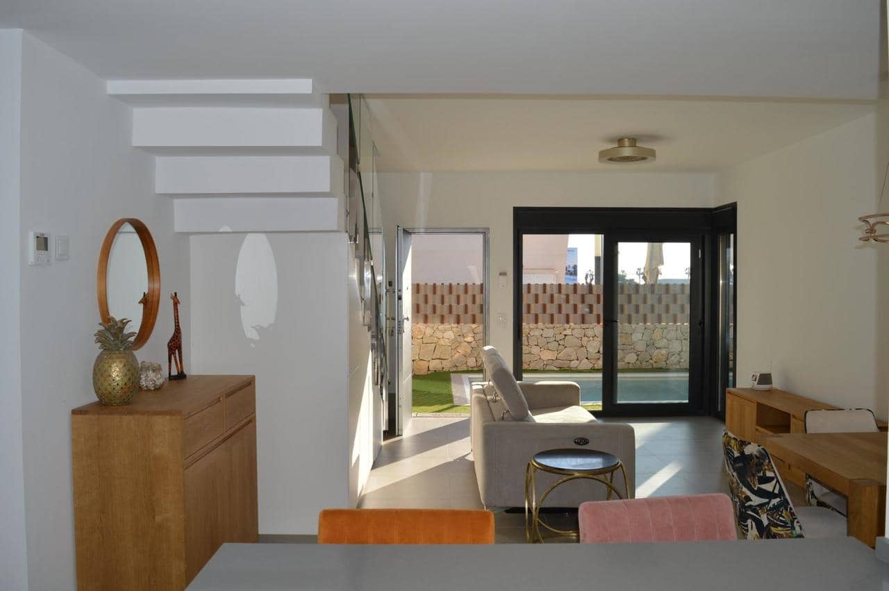 Chalet de 3 habitaciones en Pilar de la Horadada en venta con piscina - 459.000 € (Ref: 9154924)