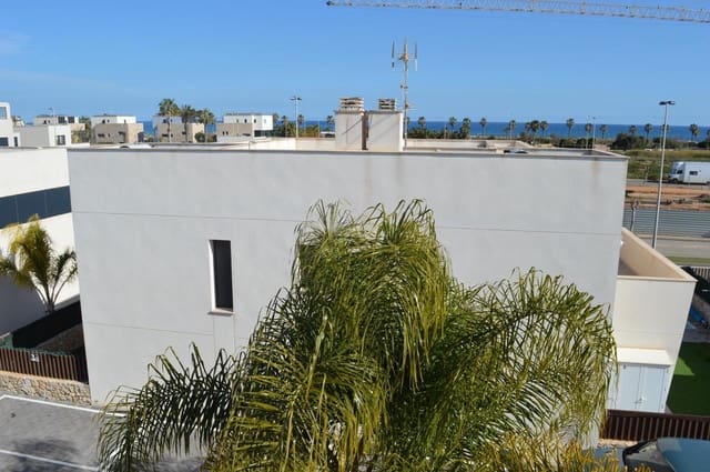 Chalet de 3 habitaciones en Pilar de la Horadada ciudad, Pilar de la Horadada en venta con piscina - 459.000 € (Ref: 9154924)