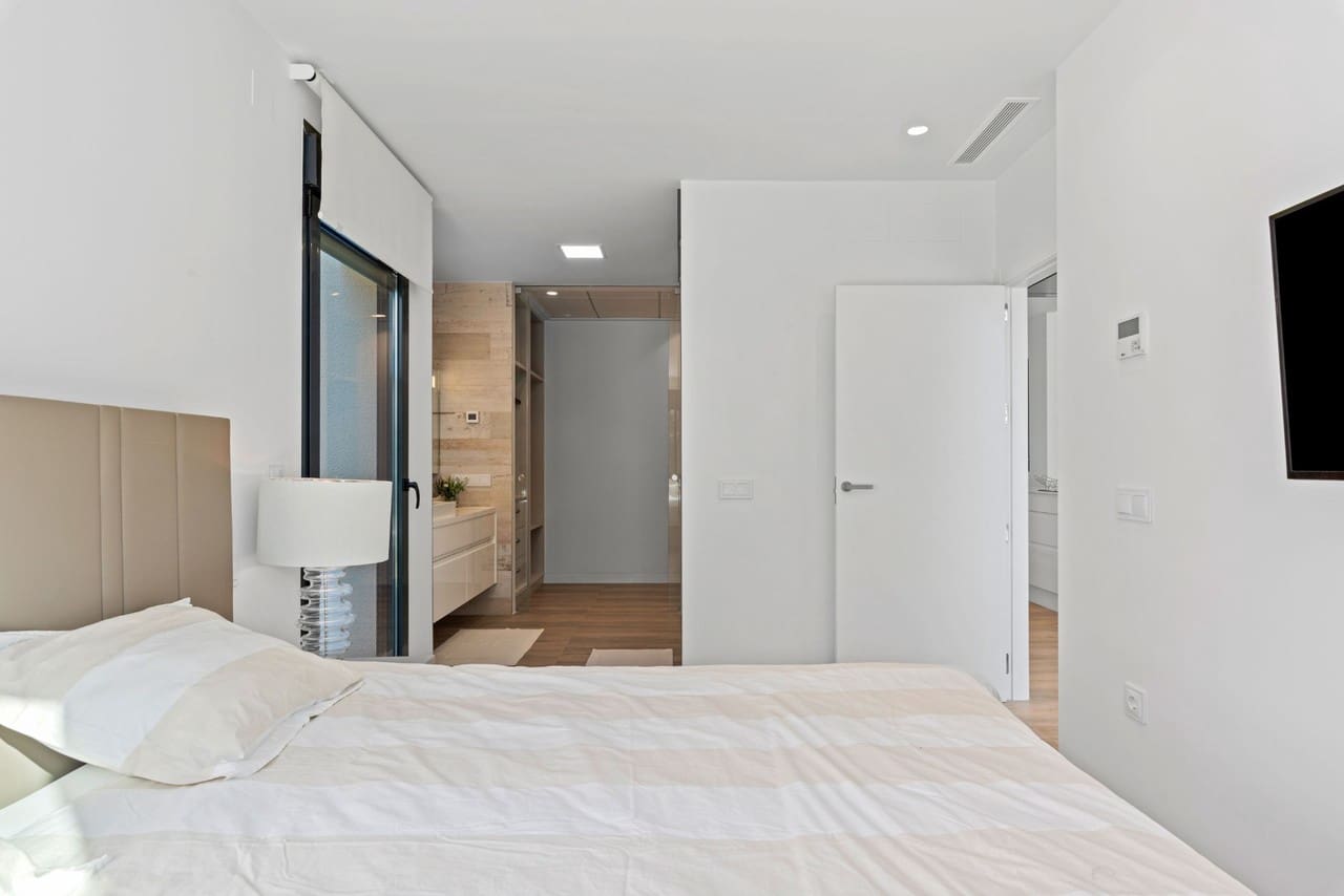 3 bedroom Villa for sale in Orihuela Costa - € 819,000 (Ref: 9154945)