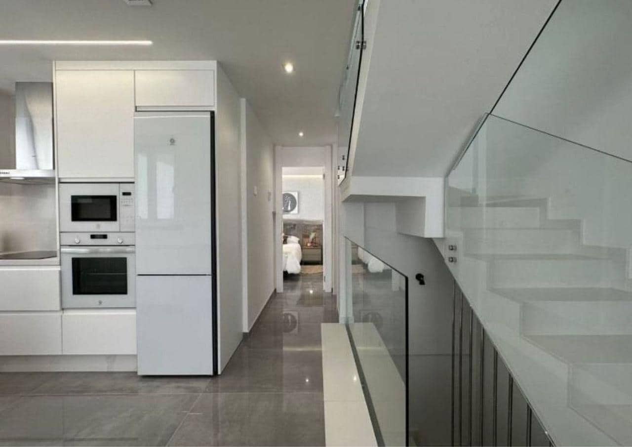 3 soveværelse Villa til salg i Torrevieja med swimmingpool - € 690.000 (Ref: 9154972)