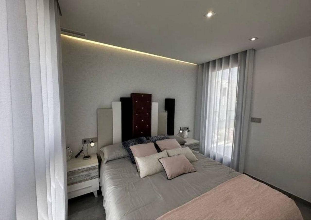 3 soveværelse Villa til salg i Torrevieja med swimmingpool - € 690.000 (Ref: 9154972)