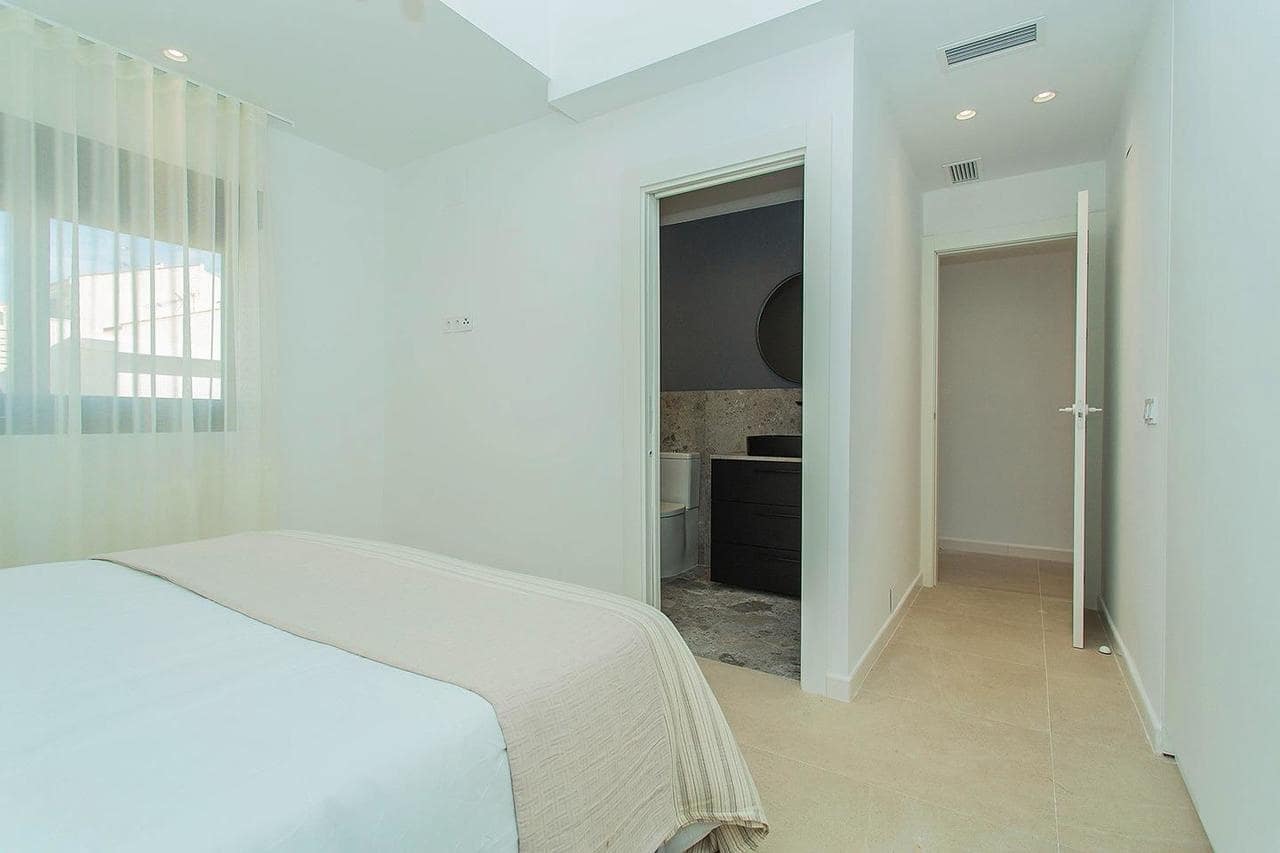 2 bedroom Townhouse for sale in Torrevieja with pool - € 499,000 (Ref: 9154976)