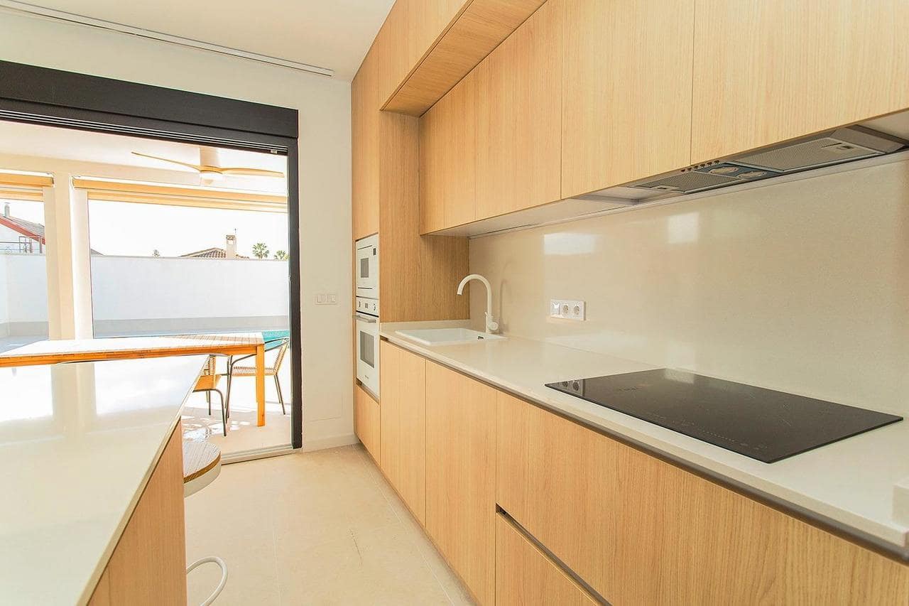 2 bedroom Townhouse for sale in Torrevieja with pool - € 499,000 (Ref: 9154976)