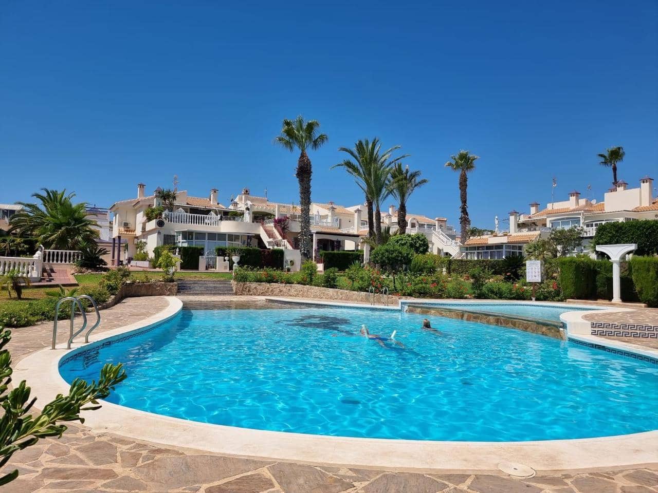 2 bedroom Apartment for sale in Torrevieja with pool - € 178,000 (Ref: 9154978)