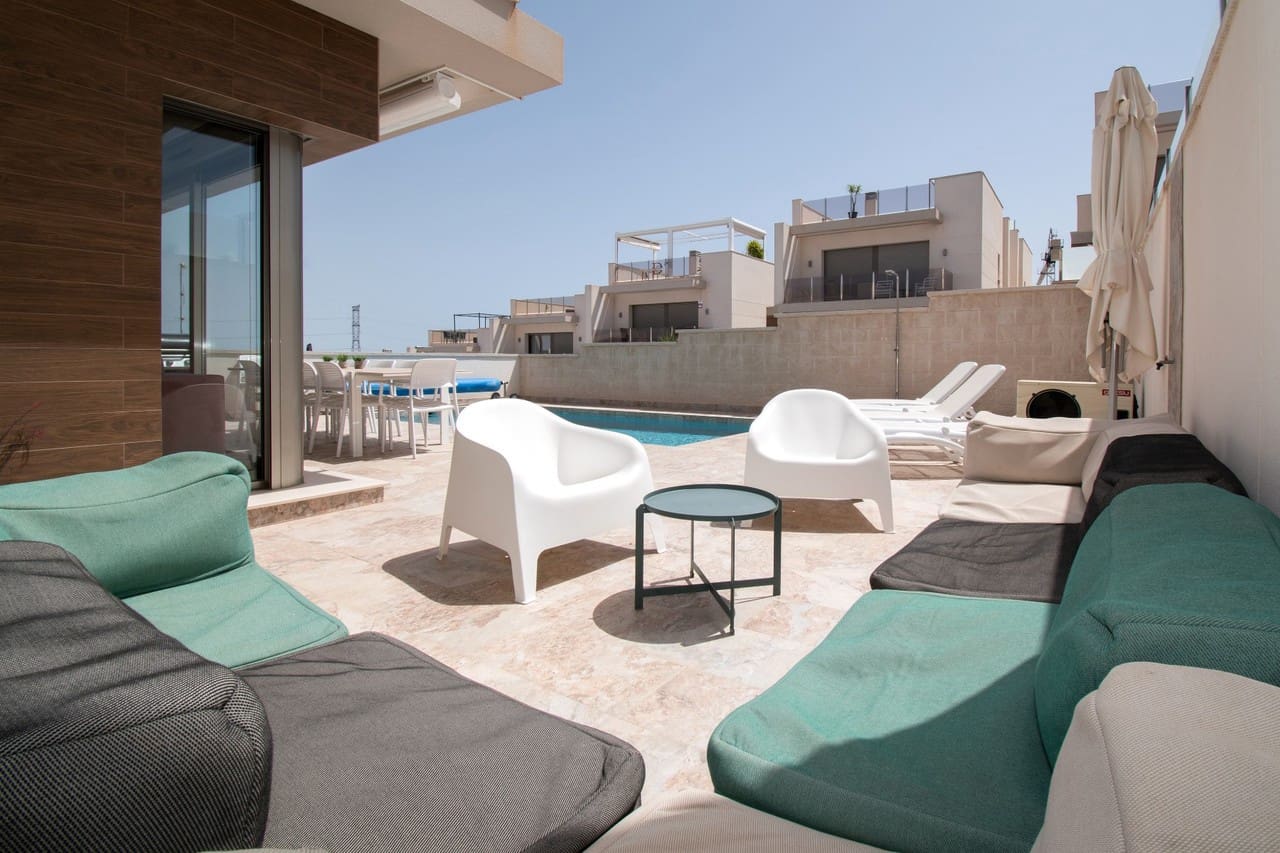 5 bedroom Villa for sale in Orihuela Costa - € 560,000 (Ref: 9154984)