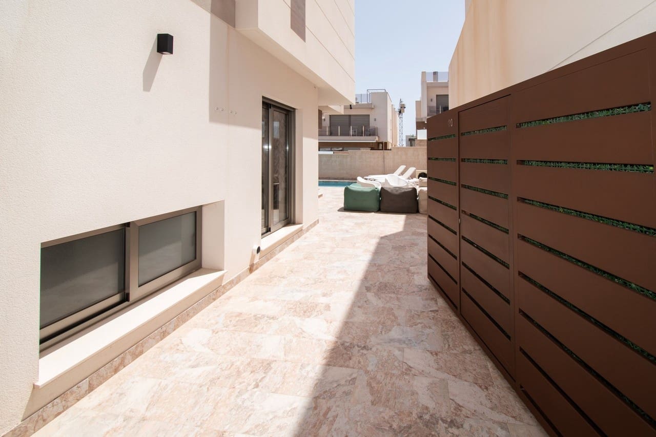 5 bedroom Villa for sale in Orihuela Costa - € 560,000 (Ref: 9154984)