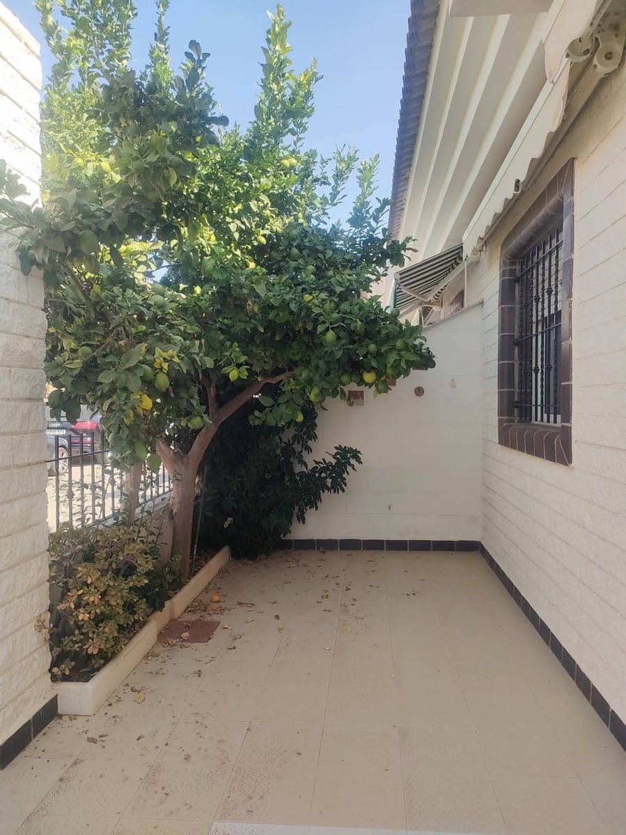 4 bedroom Townhouse for sale in Pilar de la Horadada - € 249,000 (Ref: 9154986)