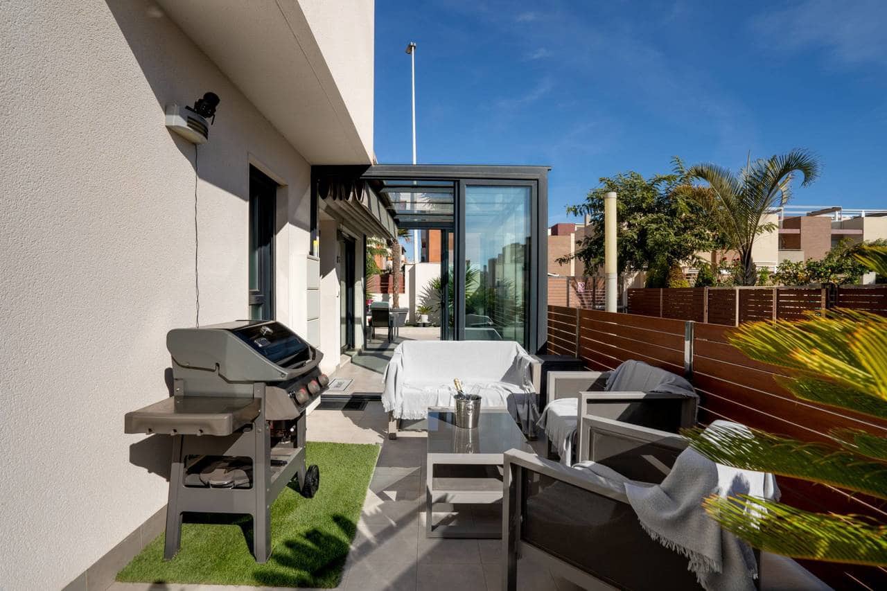 5 soveværelse Villa til salg i Torrevieja med swimmingpool - € 549.000 (Ref: 9154991)