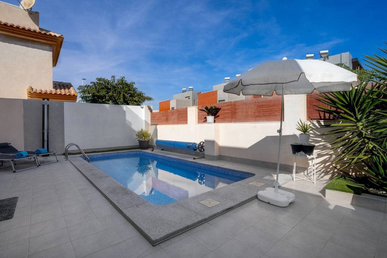 5 soveværelse Villa til salg i Torrevieja med swimmingpool - € 549.000 (Ref: 9154991)