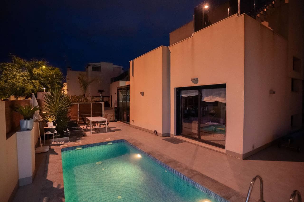 5 soveværelse Villa til salg i Torrevieja med swimmingpool - € 549.000 (Ref: 9154991)