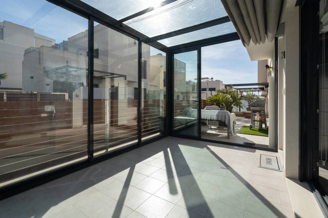 5 soveværelse Villa til salg i Torrevieja med swimmingpool - € 549.000 (Ref: 9154991)