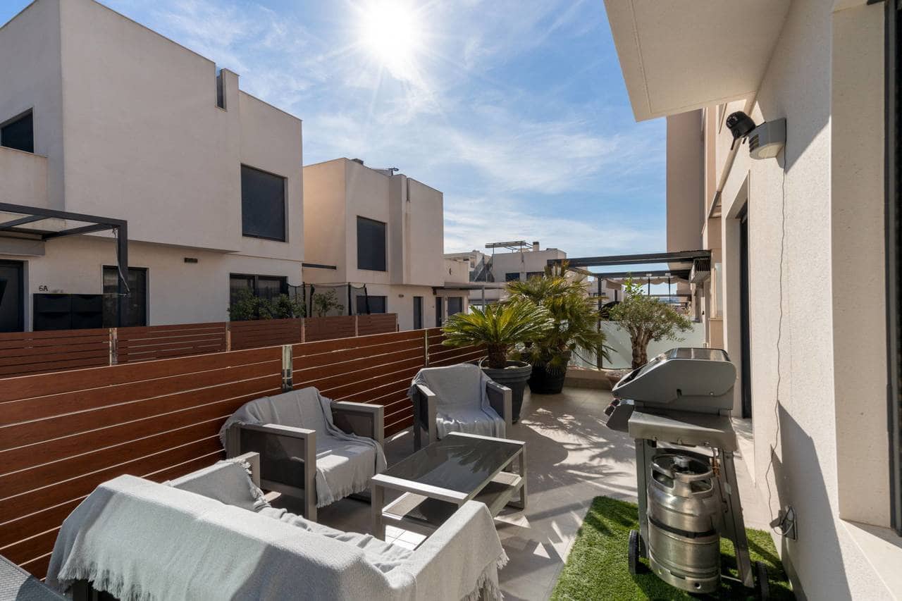 5 soveværelse Villa til salg i Torrevieja med swimmingpool - € 549.000 (Ref: 9154991)