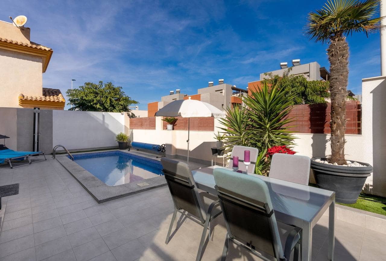5 soveværelse Villa til salg i Torrevieja med swimmingpool - € 549.000 (Ref: 9154991)