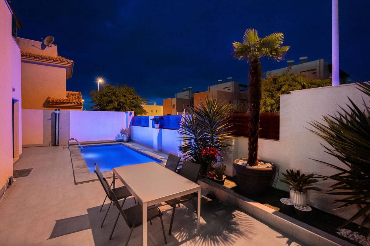 5 soveværelse Villa til salg i Torrevieja med swimmingpool - € 549.000 (Ref: 9154991)