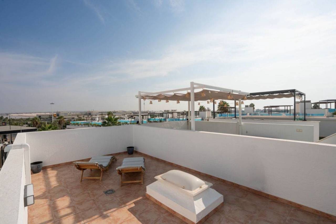 3 bedroom Apartment for sale in Torrevieja with pool - € 344,950 (Ref: 9155010)