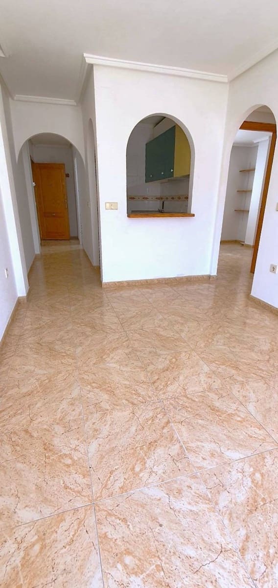 2 makuuhuone Kattohuoneisto myytävänä paikassa Torrevieja mukana uima-altaan - 137 900 € (Ref: 9155013)