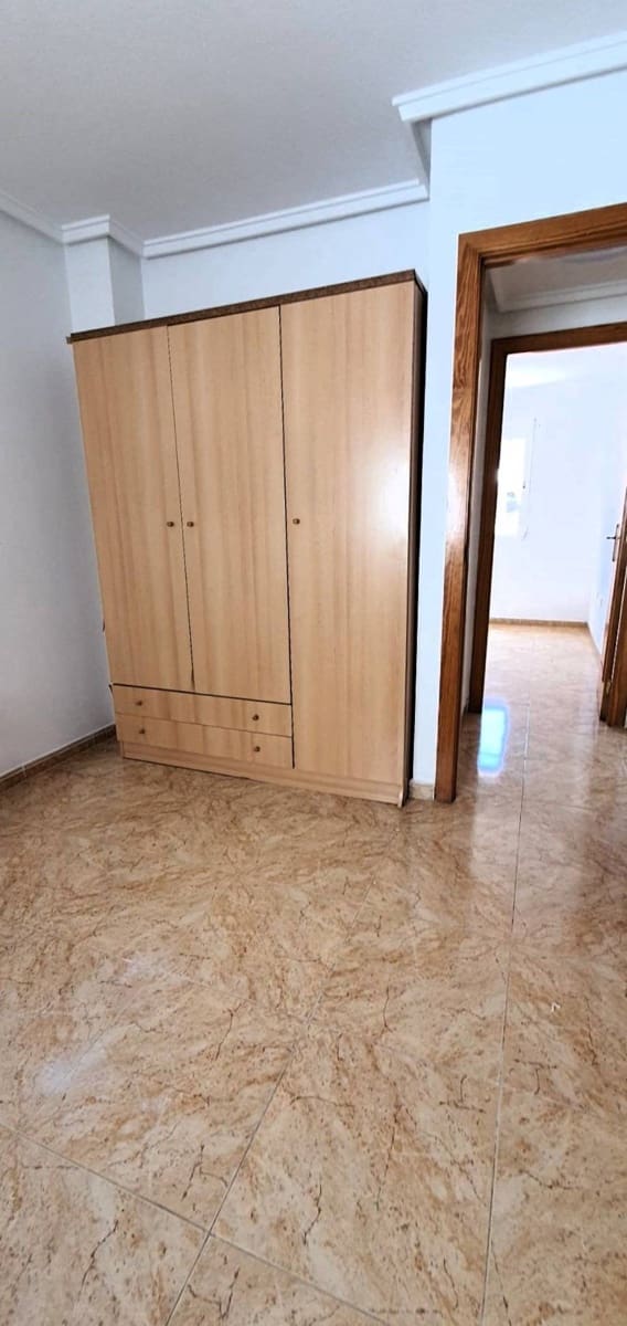 2 makuuhuone Kattohuoneisto myytävänä paikassa Torrevieja mukana uima-altaan - 137 900 € (Ref: 9155013)