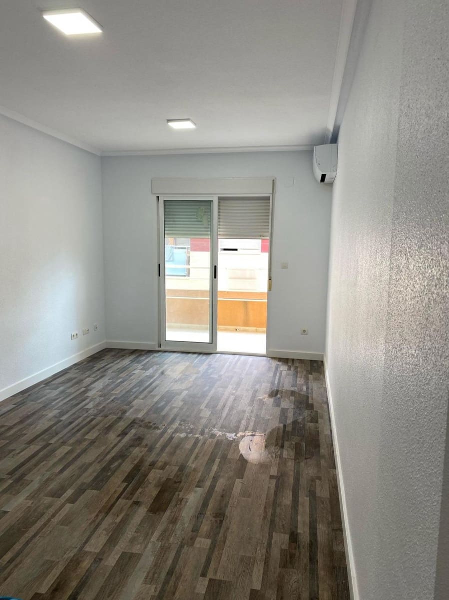 Apartamento de 2 habitaciones en San Miguel de Salinas en venta con piscina - 198.000 € (Ref: 9155022)