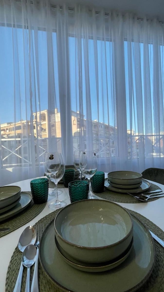 2 makuuhuone Huoneisto myytävänä paikassa Torrevieja mukana uima-altaan - 187 000 € (Ref: 9155026)