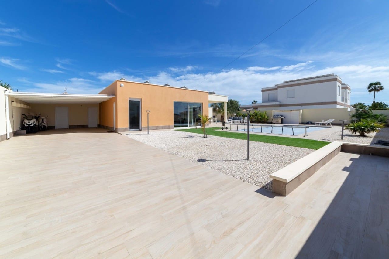 4 soveværelse Villa til salg i Torrevieja - € 780.000 (Ref: 9155079)