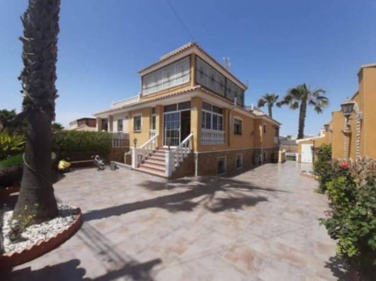 6 bedroom Villa for sale in Torrevieja with pool - € 549,900 (Ref: 9155082)