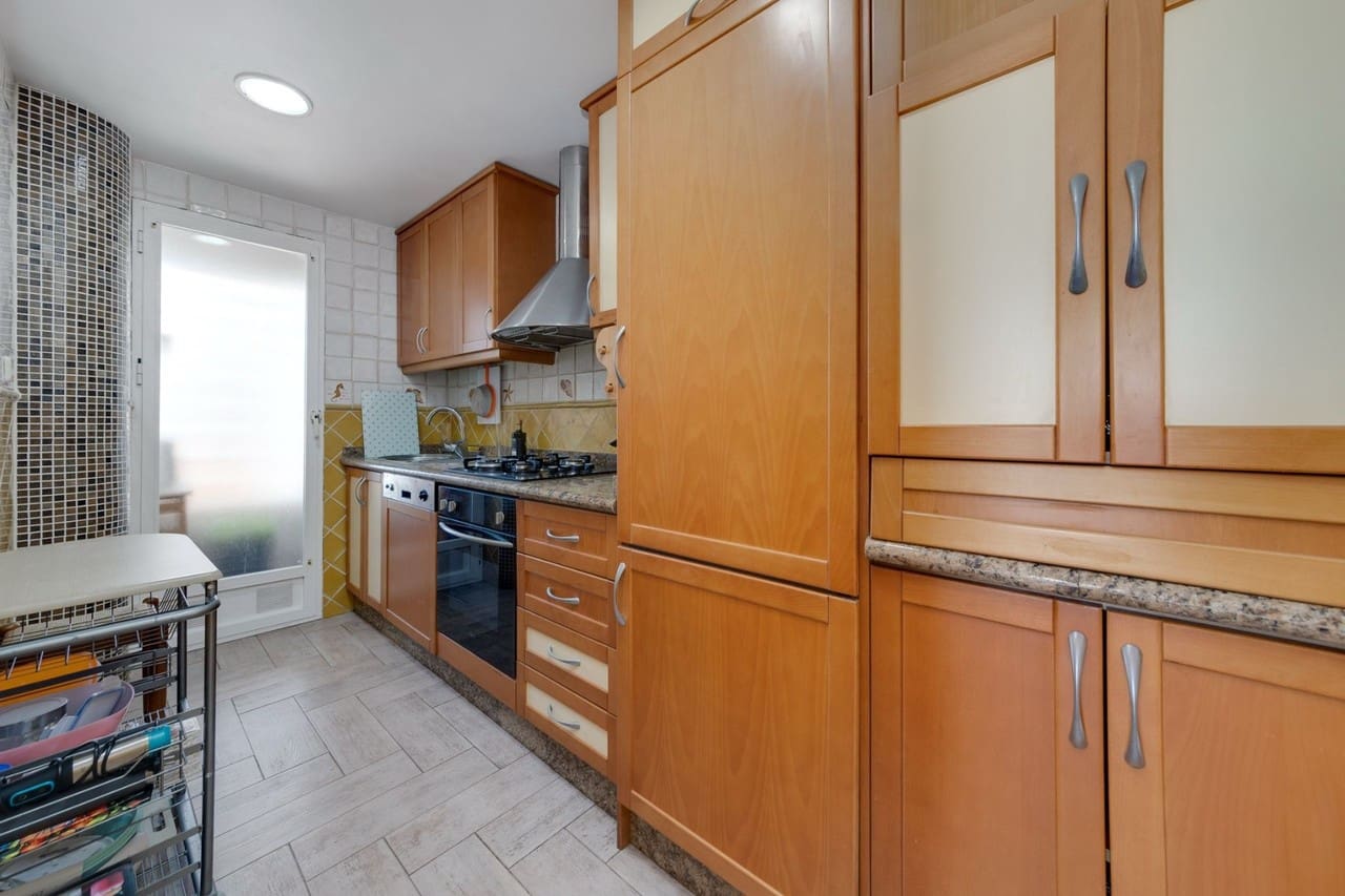 3 bedroom Apartment for sale in Guardamar del Segura - € 390,000 (Ref: 9155085)