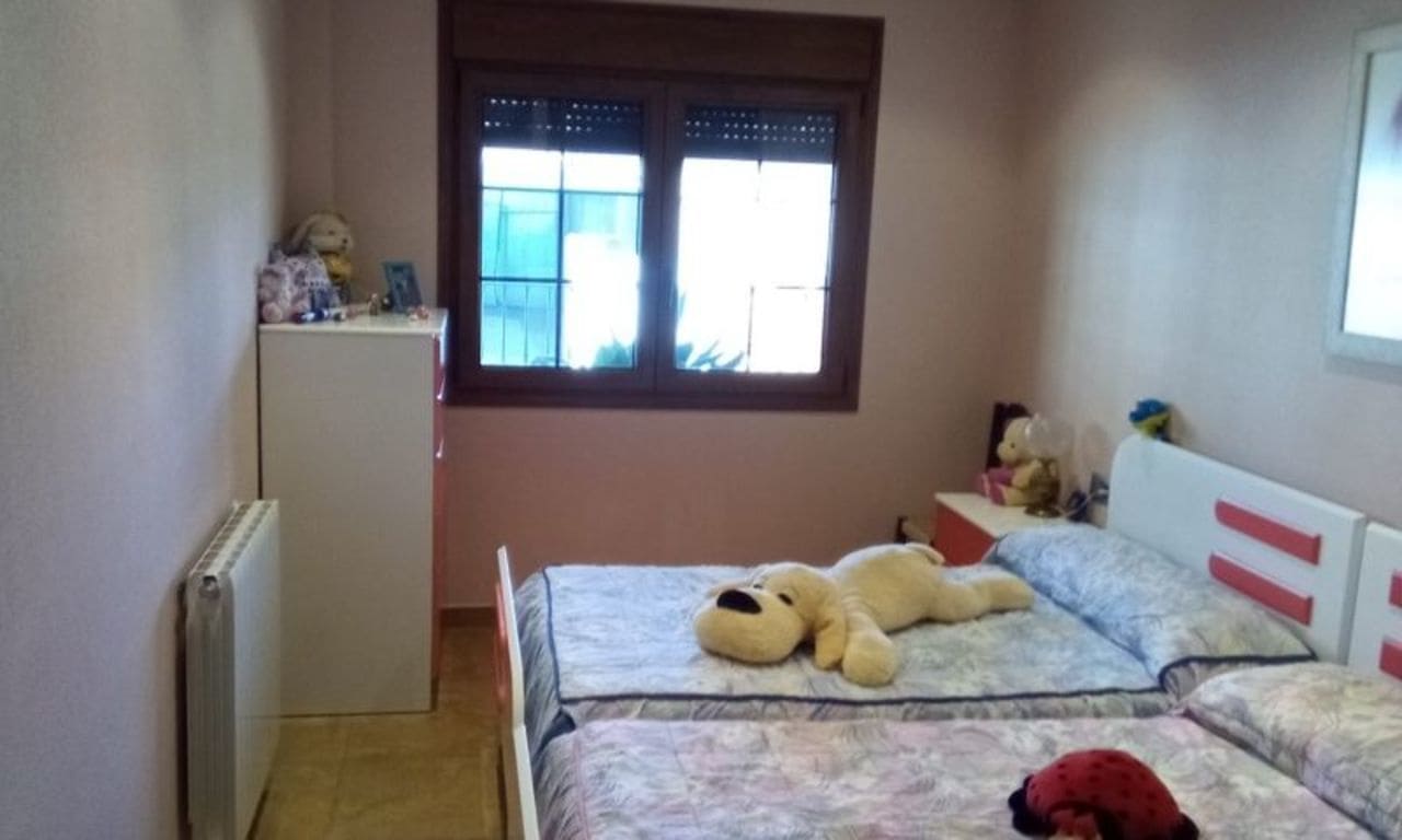 Chalet de 4 habitaciones en Pilar de la Horadada en venta - 367.500 € (Ref: 9155087)