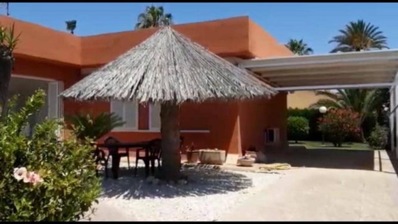 4 bedroom Villa for sale in Torrevieja - € 675,000 (Ref: 9155092)