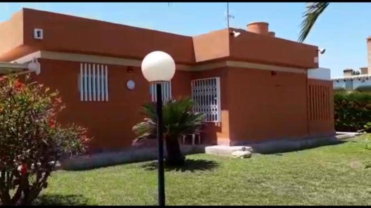 4 bedroom Villa for sale in Torrevieja - € 675,000 (Ref: 9155092)