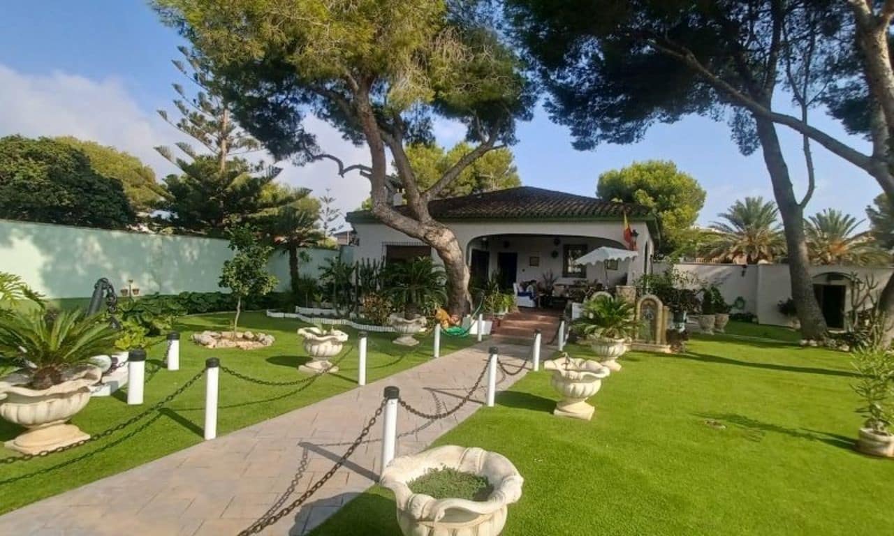 Chalet de 3 habitaciones en Orihuela Costa en venta - 950.000 € (Ref: 9155096)