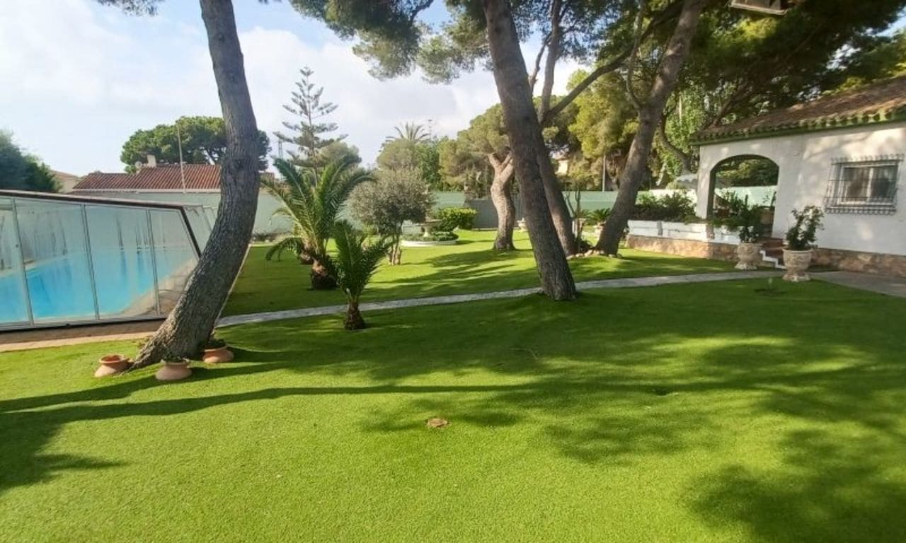 Chalet de 3 habitaciones en Orihuela Costa en venta - 950.000 € (Ref: 9155096)